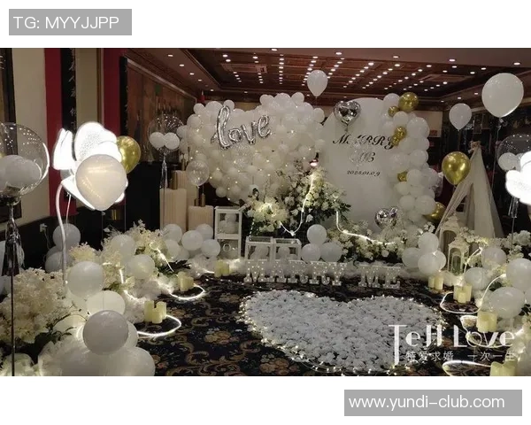 足球场上球星浪漫求婚瞬间 打破赛场界限见证爱情传奇