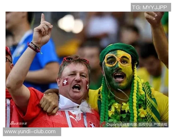 足球裁判与世界球星亲密合影瞬间展现赛场背后不为人知的故事